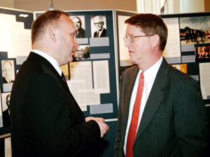 IZSTADE.JPG (42156 BYTES)