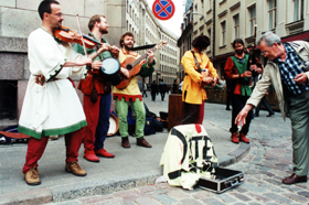 H08.JPG (85275 BYTES)