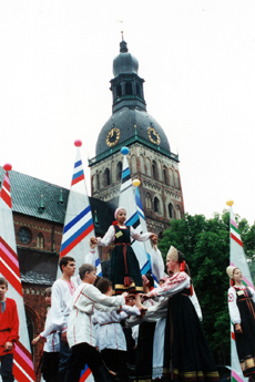 H11.JPG (86934 BYTES)