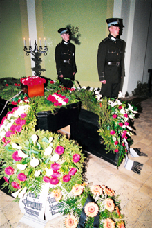 NK02.JPG (121040 BYTES)