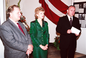 AR5.JPG (81141 BYTES)