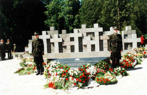 L03.JPG (1308869 BYTES)