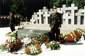 L05.JPG (92613 BYTES)