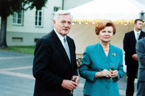 LT3.JPG (33074 BYTES)