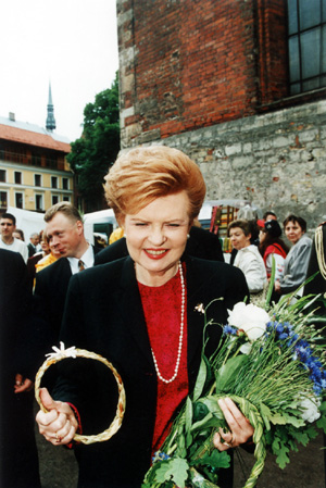 LI01.JPG (86999 BYTES)