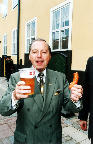 LI09.JPG (68646 BYTES)