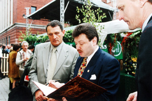 LI10.JPG (47689 BYTES)