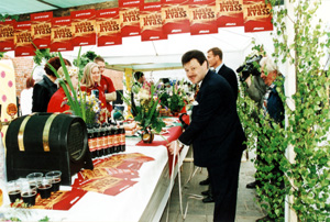 LI11.JPG (62049 BYTES)