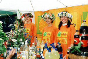 LI12.JPG (54369 BYTES)