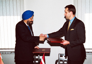 A01.JPG (30546 BYTES)