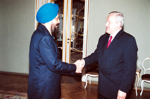 A09.JPG (34550 BYTES)