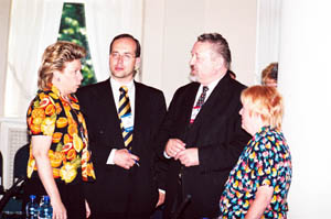 IZ03.JPG (22975 BYTES)