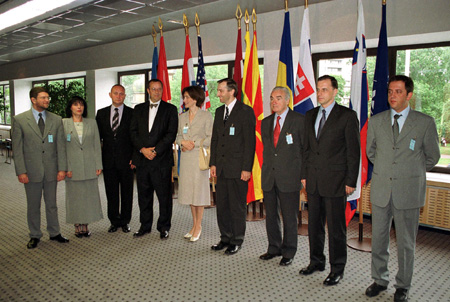 NATO.JPG (87742 BYTES)