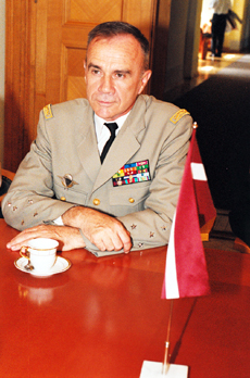 FR4.JPG (106631 BYTES)