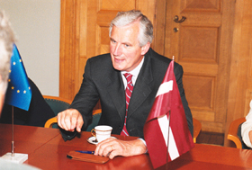 FR6.JPG (68538 BYTES)