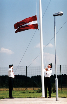 R6.JPG (74233 BYTES)