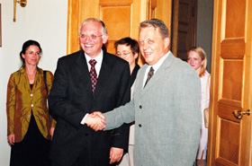 FER1.JPG (34593 BYTES)