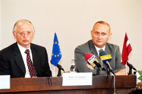 FER3.JPG (29277 BYTES)