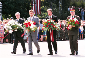 PIEM02.JPG (47603 BYTES)