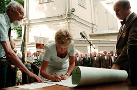 DAVANA-ZVANS6.JPG (41204 BYTES)