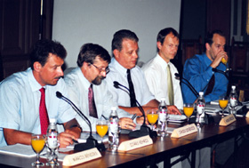 F6.JPG (39370 BYTES)