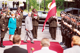 07F.JPG (48386 BYTES)