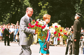 08F.JPG (45467 BYTES)