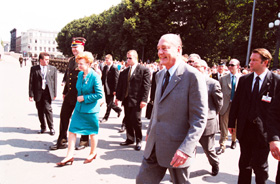 12F.JPG (41887 BYTES)