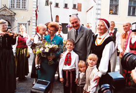 24F.JPG (82958 BYTES)