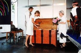 E1.JPG (35631 BYTES)