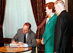 SIRAKS-VIZITE32.JPG (42071 BYTES)