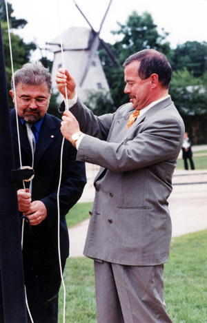 03V.JPG (68868 BYTES)