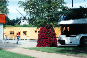 04V.JPG (48548 BYTES)