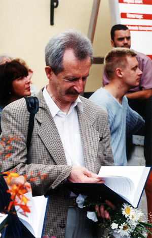 06V.JPG (78979 BYTES)