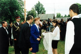 13R.JPG (35548 BYTES)