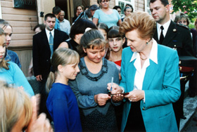 15R.JPG (43148 BYTES)