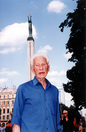 01E.JPG (58744 BYTES)