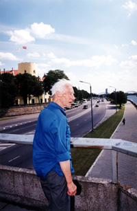 02E.JPG (32963 BYTES)