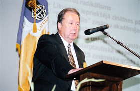 Z07.JPG (30429 BYTES)