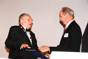 ZZ19.JPG (23489 BYTES)