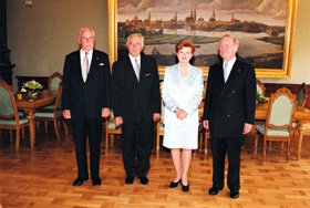 12R.JPG (31728 BYTES)