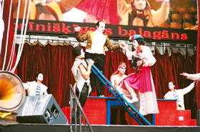 41R.JPG (51478 BYTES)