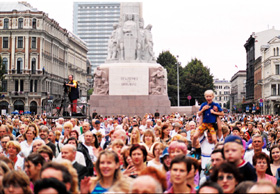 55R.JPG (49275 BYTES)