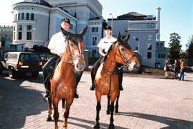 72R.JPG (42987 BYTES)