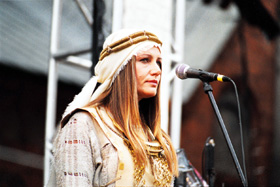 82R.JPG (32717 BYTES)