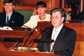 S03.JPG (39162 BYTES)