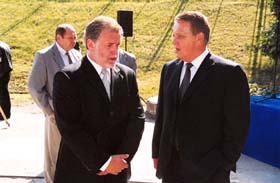 01H.JPG (16516 BYTES)