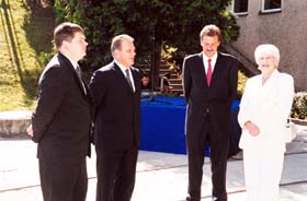 02H.JPG (16390 BYTES)