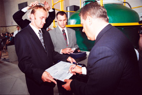 21H.JPG (32952 BYTES)