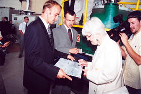 22H.JPG (36343 BYTES)